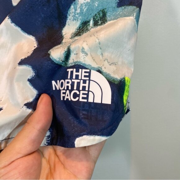 NEW North Face Women's Floral Printed Shorts Size M - Picture 5 of 9